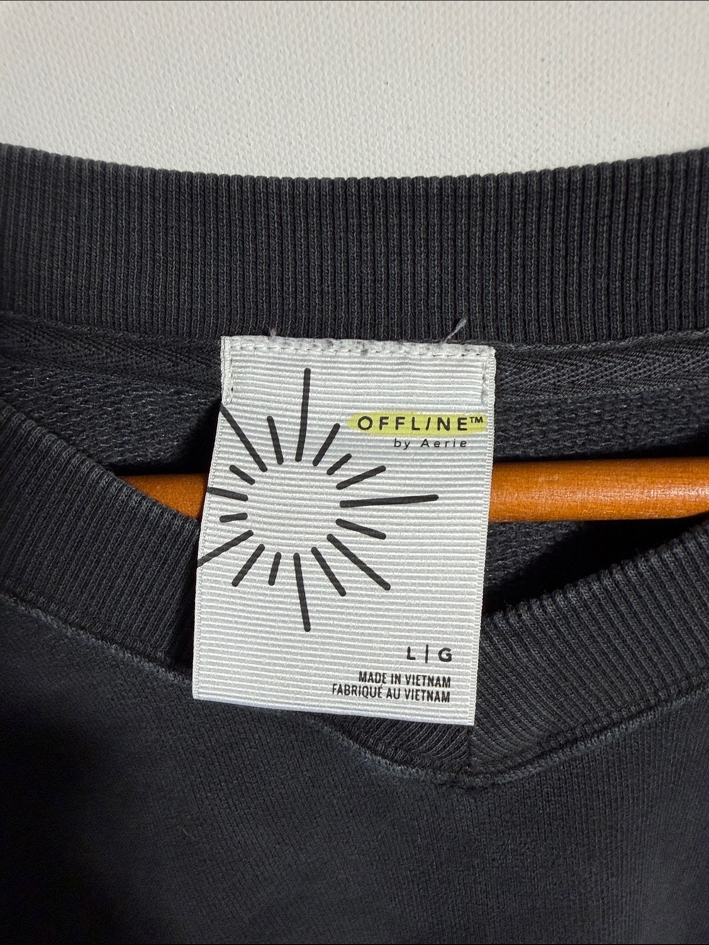 Offline by Aerie Cropped V-Neck Sweatshirt Charcoal Gray Balloon Sleeve Large - Picture 3 of 3